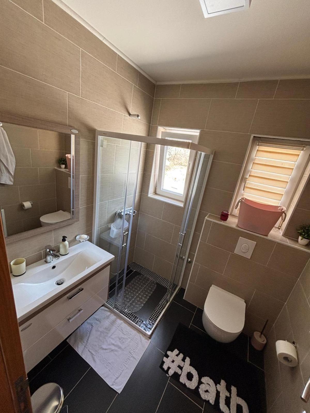 Sobe I Apartman R Bileca Exterior photo